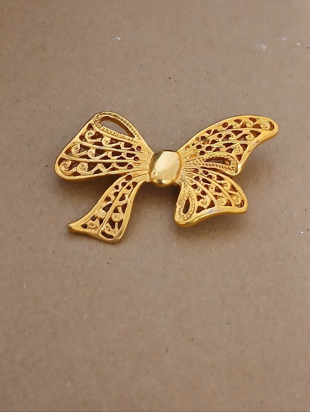 Vintage Gold Bow Filigree Brooch – Women's Jewelry
